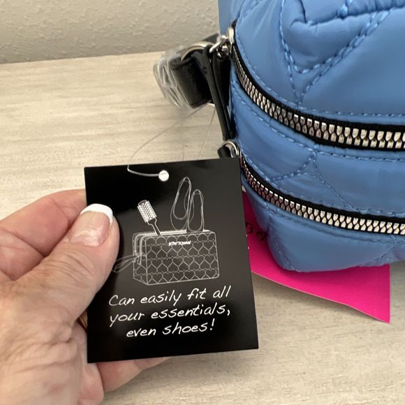 Betsey Johnson CBJ-1092 Periwinkle Blue Double Zip Weekender Cosmetic Bag $68+ - Picture 4 of 11